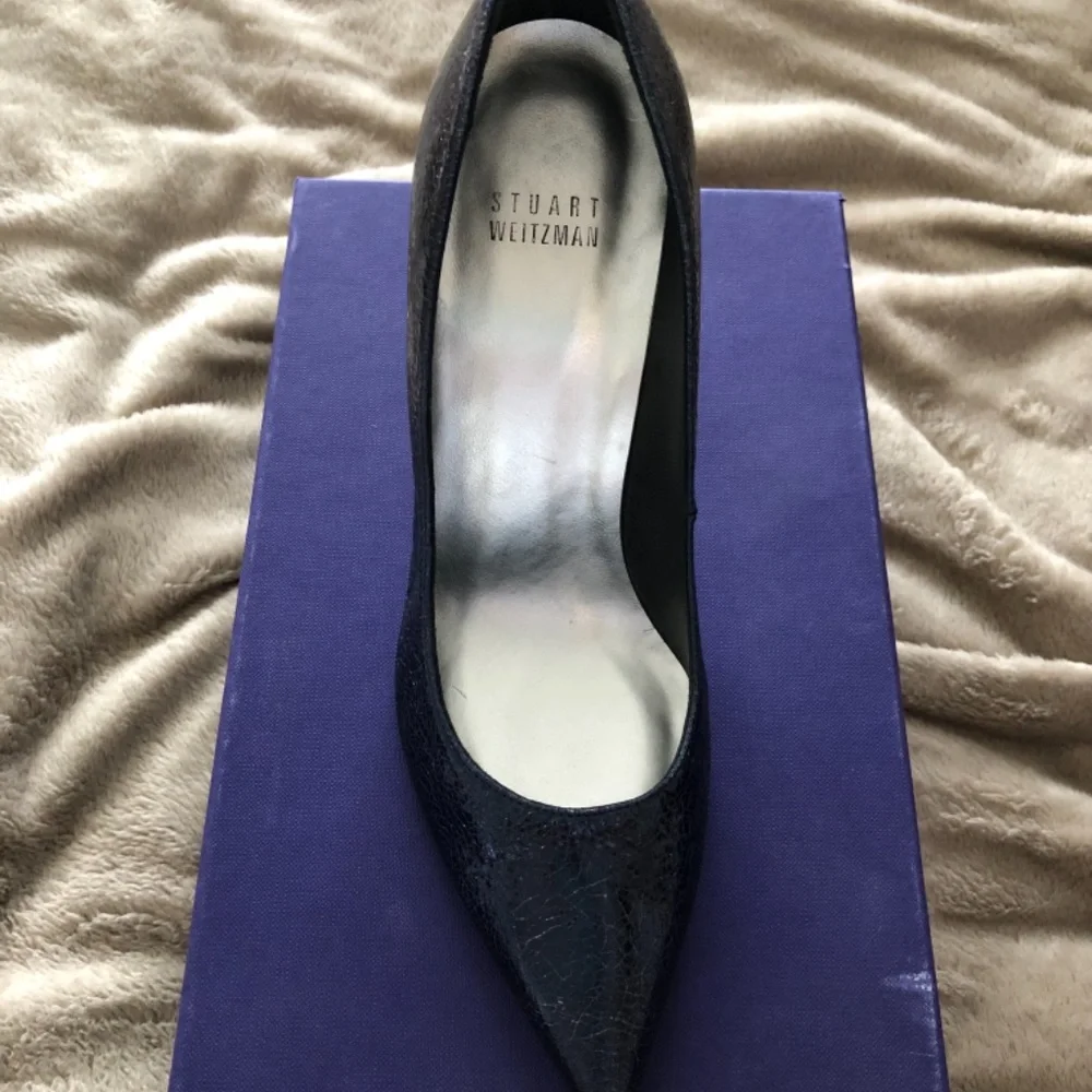 Stuart Weitzman - Picture 3 of 5